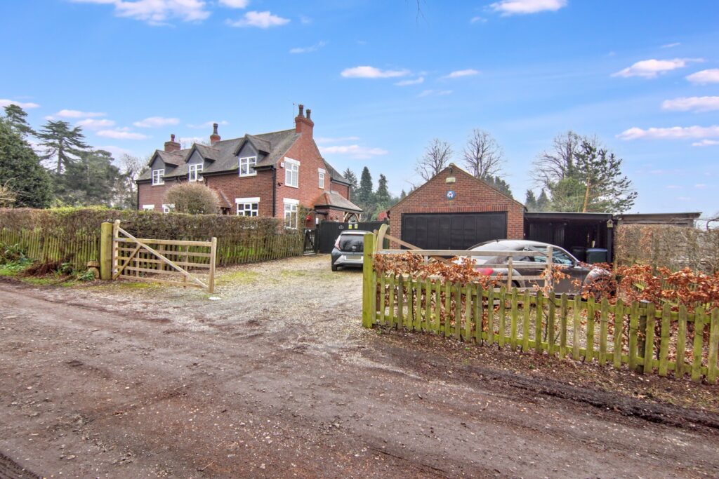 Tamworth Road, Keresley End, CV7