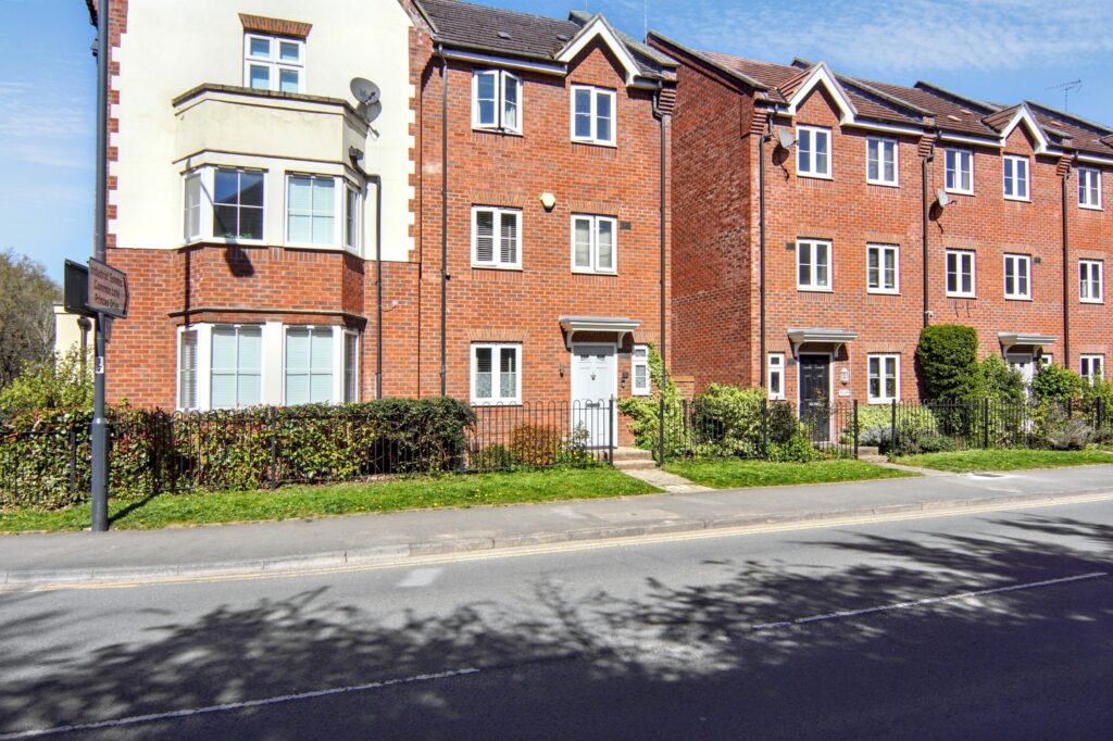 Dalehouse Lane, Kenilworth, CV8
