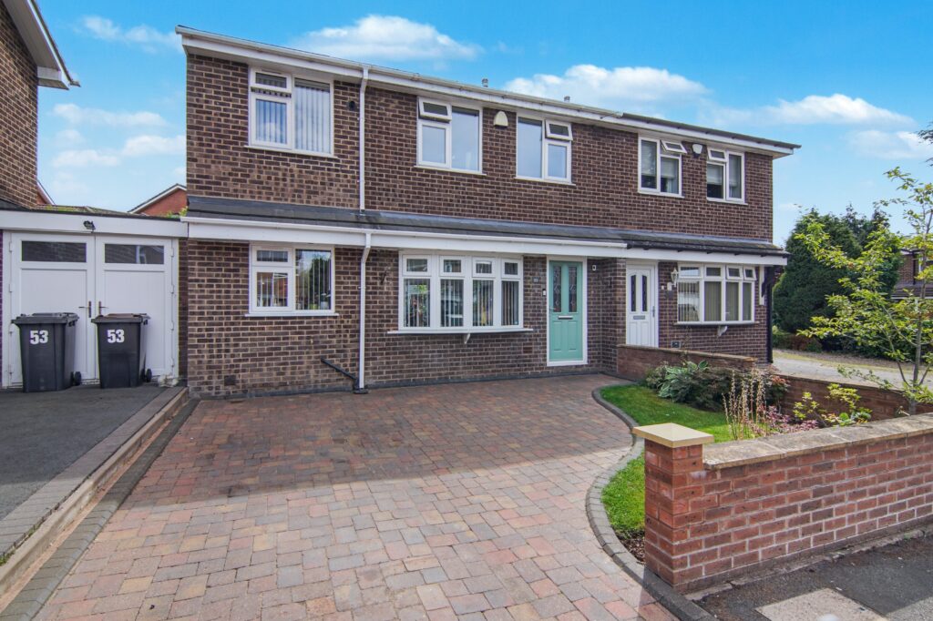 Amos Jacques Road, Bedworth, CV12