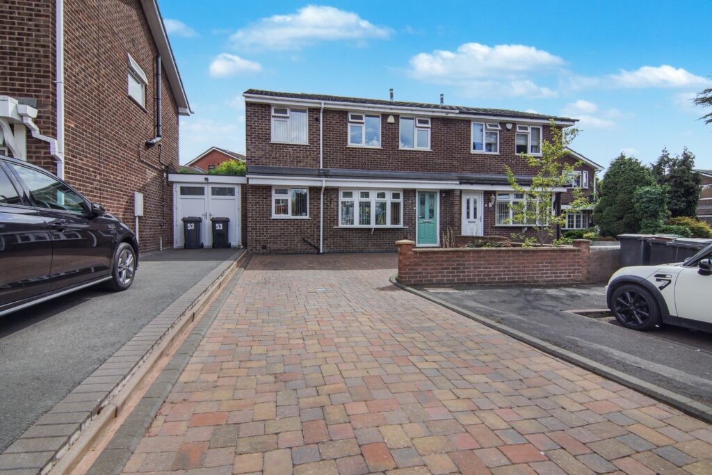 Amos Jacques Road, Bedworth, CV12