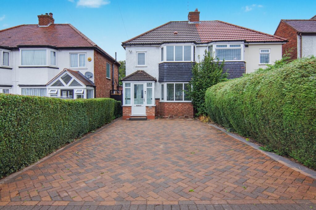 Pierce Avenue, Solihull, B92