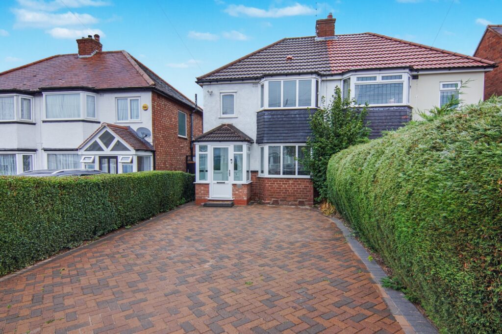 Pierce Avenue, Solihull, B92