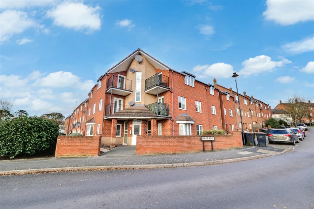 Spruce Road, Nuneaton, CV10