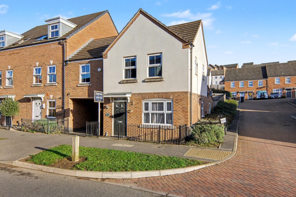 Queen Elizabeth Road, Nuneaton, CV10