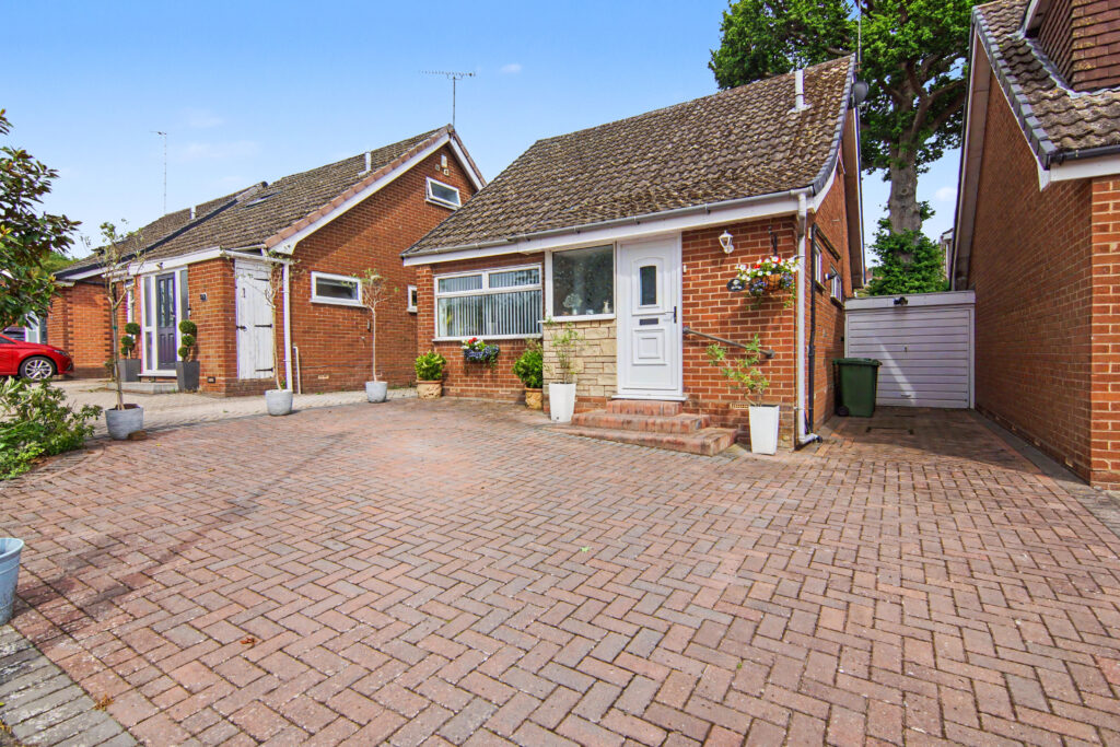Glovers Close, Meriden, CV7